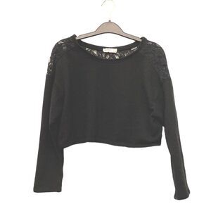 Hollister black laced cropped long sleeved shirt